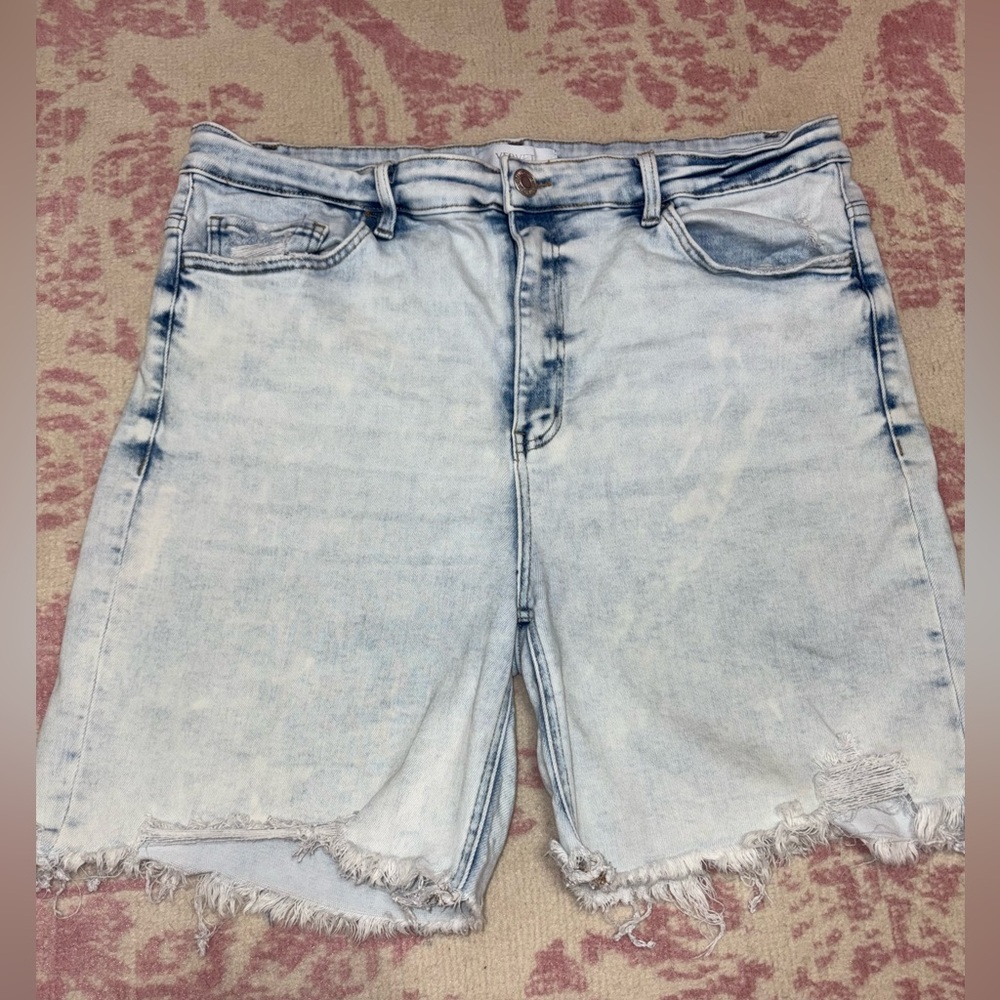 Vervet by Flying Monkey Light Wash Raw Hem High Rise Mid-Length Denim Shorts 3x